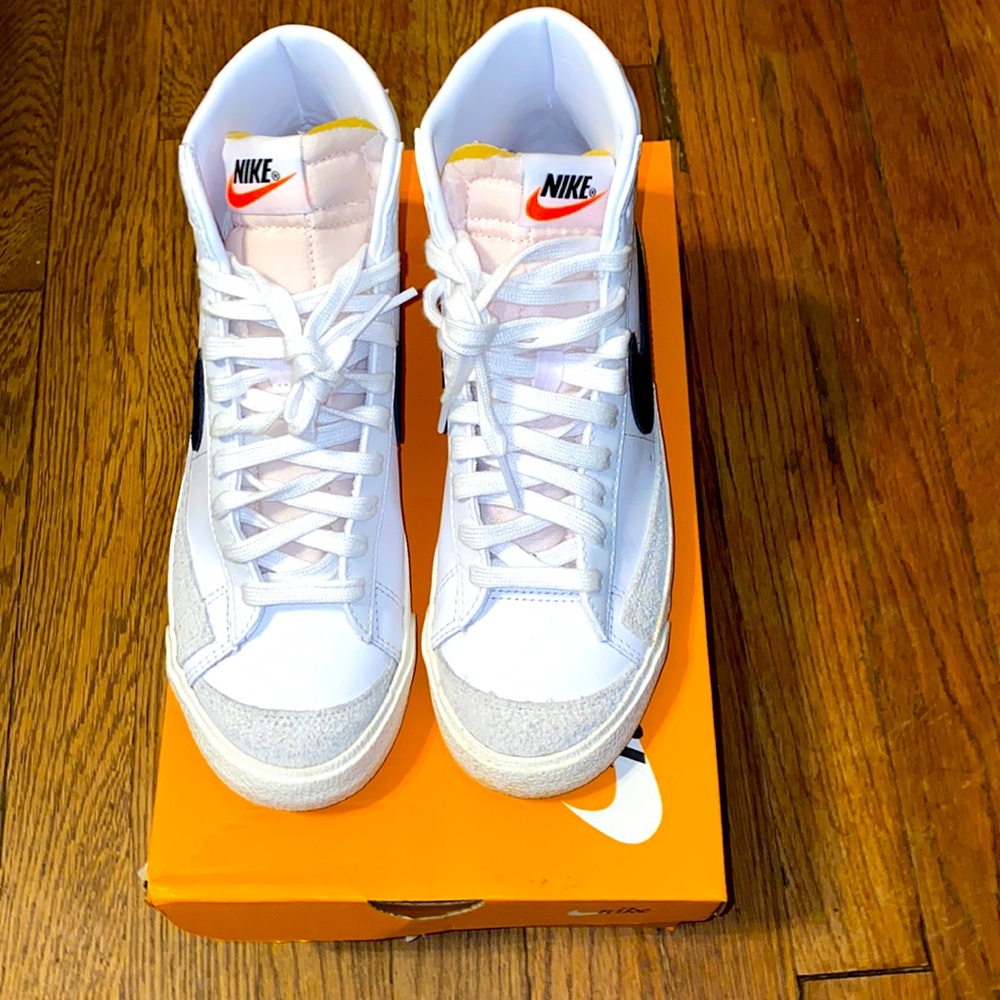 ‘77 Nike Blazer Mid Women’s Size 8